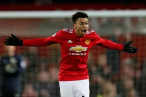 Man United - Burnley 2-2: Lukaku lại sai lầm, Lingard kịp cứu thua Quỷ đỏ