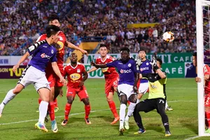 Hà Nội – HA.GL 5-0: Thắng đậm phố Núi, Hà Nội tạm dẫn đầu BXH