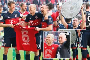 Augsburg - Bayern 1-4: Hùm xám lập kỷ lục lần 6 liên tiếp đăng quang