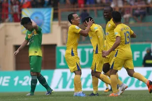 Khánh Hòa - Cần Thơ 2-1: Phố biển ẵm gọn 3 điểm