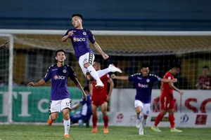Hà Nội - TPHCM 6-3: Quang Hải ghi siêu phẩm, Hoàng Vũ Samson lập cú poker, HLV Miura lại thảm bại