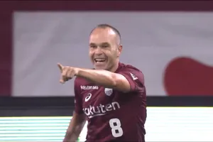 Andres Iniesta ghi bàn thắng đầu tiên tại J League