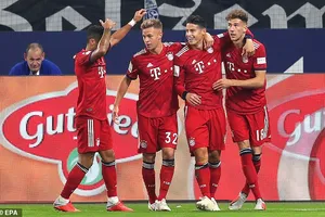 Schalke 04 - Bayern Munich 0-2: Rodriguez mở màn, Lewandowski ấn định chiến thắng thứ 4