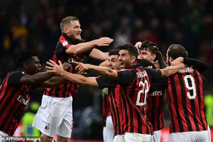 AC Milan - Genoa 2-1: Calhanoglu, Romagnoli giúp Milan vươn lên thứ 4