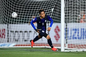 Campuchia - Lào 3-1: “Messi” Chan Vathanaka tỏa sáng tặng quà chia tay