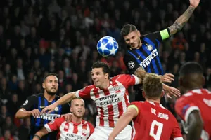 Inter - PSV Eindhoven 1-1: Hàng thủ sai lầm, Hirving Lozano loại Inter