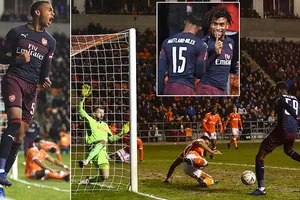 Blackpool - Arsenal 0-3: Joe Willock và Iwobi khoe tài