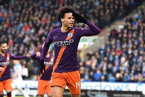 Huddersfield - Man City 0-3: Danilo, Sterling, Sane lập công, Pep Guardiola bám đuổi ngôi đầu