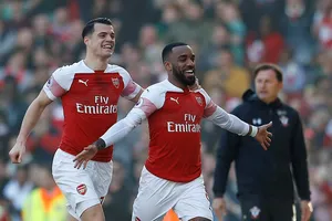 Arsenal - Southampton 2-0: Lacazette, Mkhitaryan lập công, HLV Emery vào lại tốp 4