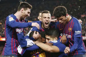Barcelona - Atletico Madrid 2-0: Costa nhận thẻ đỏ, Suarez, Messi tiến gần cúp vô địch La Liia