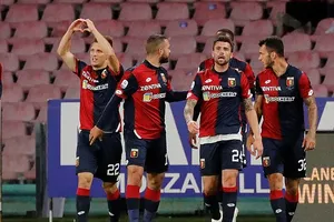 Napoli - Genoa 1-1: Dries Mertens mở màn, Darko Lazovic gỡ hòa giúp Juve sớm đăng quang Scudetto 