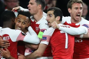 Arsenal - Valencia 3-1: Lacazette lập cú đúp, Aubameyang khóa sổ, HLV Unai Emery có lợi thế lượt về