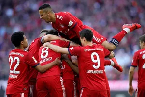 Bayern Munich - Hannover 3-1: Jonathas nhận thẻ đỏ, Lewandowski, Goretzka, Ribery tỏa sáng