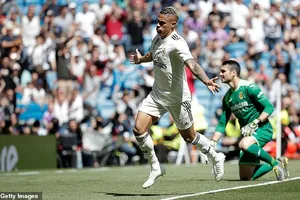 Real Madrid - Villarreal 3-2: Mariano Diaz, Jesus Vallejo lập công, Real củng cố tốp 3