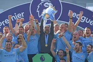 Brighton - Man City 1-4: Aguero, Laporte, Mahrez, Gundogan ngược dòng, HLV Pep Guardiola đăng quang