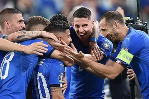 Italia - Bosnia 2-1: Insigne, Verratti giúp Azzurri chiến thắng nhọc nhằn
