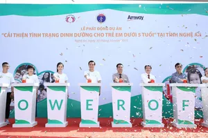 Amway Việt Nam phối hợp với Sở Y tế Tỉnh Nghệ An tổ chức Lễ phát động Dự án "Cải thiện tình trạng dinh dưỡng cho trẻ em dưới 5 tuổi" tại Làng trẻ em SOS Vinh, Tp. Vinh, tỉnh Nghệ An