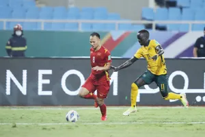 Trọng Hoàng cùng đồng đội đã chơi kiên cường và chỉ chịu thua suýt sao trước đội bóng mạnh như Australia. Ảnh: MINH HOÀNG