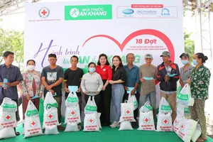 Mega We care tiếp tục đồng hành Nhà thuốc An Khang đến thăm khám và cấp phát thuốc	cho người dân Cần Thơ