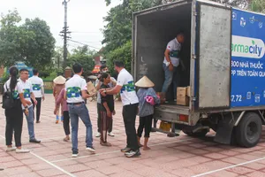 Pharmacity tặng thuốc và nước lọc cho người dân xã Hiền Lương (Phú Thọ)