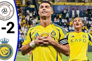 Al Nassr vs Al Shabab 2-1: Laporte khai bàn, Ali Al Hassan bất ngờ phản lưới nhà, Ronaldo chốt hạ 3 điểm trên chấm penalty, Simakan nhận thẻ đỏ