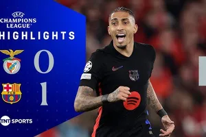 Benfica vs Barcelona 0-1: Cubarsi nhận thẻ đỏ, Antonio Silva phạm sai lầm, Raphinha chớp thời cơ hạ thủ thành Trubin ghi bàn duy nhất cho Barca, Benfica sẽ chật vật lượt về