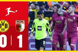 Borussia Dortmund vs Augsburg 0-1: Wolf đá phạt kiến tạo, Gouweleeuw đánh đầu góc xa ghi bàn duy nhất, bất ngờ hạ Dortmund