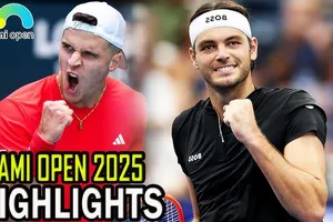 Jakub Mensik vs Taylor Fritz 7-6(4), 4-6, 7-6(4): Mensik mất 145 phút hạ Fritz, Mensik chật vật giành vé gặp lão tướng Novak Djokovic ở chung kết Miami Open 2025