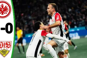E.Frankfurt vs Vfb Stuttgart 1-0: Ameen Al-Dakhil nhận thẻ đỏ, Mario Gotze ghi bàn duy nhất, Frankfurt củng cố vị trí thứ 3, thua Leverkusen 11 điểm