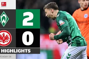 Werder Bremen vs Eintracht Frankfurt 2-0: Oliver Burke, Romano Schmid lần lượt tỏa sáng, giành gọn 3 điểm, lọt vào tốp 10 Bundesliga