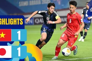 U17 Việt Nam vs U17 Nhật Bản 1-1: Himeno kiến tạo, Yoshida mở bàn phút 13, Trần Gia Bảo gỡ hòa trên chấm penalty, thầy trò HLV Cristiano Roland tạm xếp thứ 3