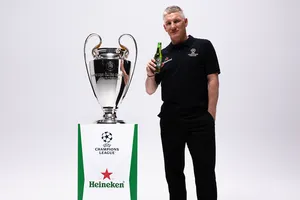 Heineken khởi động chuỗi sự kiện Đón Cúp vô địch UEFA Champions League cùng Bastian Schweinsteiger tại Việt Nam