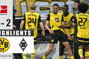 Borussia Dortmund vs M'gladbach 3-2: Itakura khai bàn, Guirassy, Nmecha, Svensson ngược dòng, Stoger ghi bàn nhờ penalty, Dortmund có thêm 3 điểm vẫn ngoài tốp 6 Bundesliga