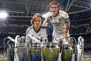 Madridistas tri ân huyền thoại Luka Modric, 13 mùa bóng, 28 danh hiệu: 6 European Cups, 6 Club World Cups, 5 European Super Cups, 4 La Liga, 2 Copas del Rey and 5 Spanish Super Cups, cầu thủ duy nhất trong lịch sử bóng đá đã giành được 6 Cup châu Âu