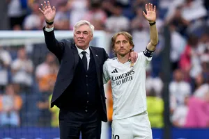 Real Madrid vs Real Sociedad 2-0: Ngôi sao Mbappe tỏa sáng cú đúp, dấu ấn Vinicius, HLV Ancelotti và Modric chia tay Dải ngân hà Real Madrid