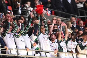 Sheffield United vs Sunderland 1-2: Campbell mở bàn, Mayenda sút căng gỡ hòa, Tom Watson tặng quà chia tay, giúp Sunderland trở lại Premier League mùa 2025/26