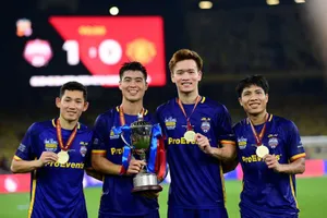 Man United vs ASEAN All-Stars 0-1: Segecic chọc khe, Maung Maung Lwin hạ Tom Heaton, MU lại nhìn đội khác nâng cúp, HLV Kim Sang Sik được khen, HLV Amorim tiếp tục gây thất vọng