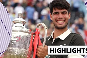Carlos Alcaraz vs Jiri Lehecka 7-5, 6(5)-7, 6-2: Hạ Lehecka, Tiểu Nadal" chính thức trở thành nhà vô địch Queen's Club 2025