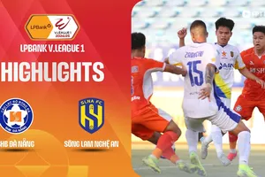 Đà Nẵng vs SLNA 2-1: VAR sớm cho Đình Duy penalty nhưng Văn Bình cản phá, Kuku khai bàn, Văn Long gỡ hòa, Minh Quang ngược dòng, Đà Nẵng tranh play-off với Bình Phước của Công Phượng 