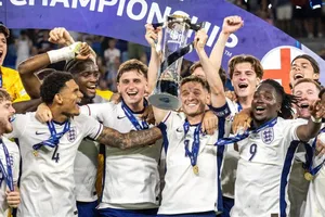 U21 Anh vs U21 Đức 3-2: Elliot, Hutchinson lập công, Weiper, Nebel gỡ hòa, Rowe chốt hạ chiếc cúp vô địch U21 UEFA