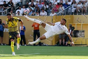 Kylian Mbappe và Cole Palmer ghi bàn đẳng cấp, chói sáng trong 5 bàn thắng đẹp nhất sau loạt trận tứ kết vừa qua ở FIFA Club World Cup 2025