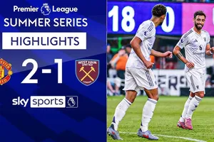 Man United vs West Ham 2-1: Fernandes sớm khai bàn nhờ chấm penalty, thủ thành Areola sai lầm, Fernandes hoàn thành cú đúp, Bowen ghi bàn danh dự