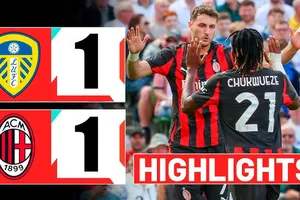 Giao hữu, Leeds United vs AC Milan 1-1: Santiago Gimenez đệm bóng cận thành, Anton Stach ghi siêu phẩm ngoài vòng cấm, cứu thua đầy điệu nghệ