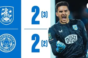 Huddersfield vs Leicester 2-2 (pen 3-2): Rượt đuổi 4 bàn hấp dẫn, Hamza Choudhury, Harry Winks lập công, Daniel Vost, Cameron Ashia gỡ hòa, Leicester bị loại EFL Carabao Cup
