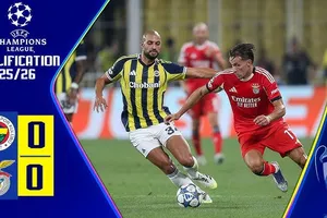 Fenerbahce vs Benfica 0-0: Bất phân thắng bại, HLV Jose Mourinho tung Talisca, Ivanovic vào sân nhưng vẫn không có bàn thắng. Florentino Luis nhận thẻ đỏ, lượt về hấp dẫn 