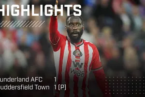 Sunderland vs Huddersfield 1-1: Leo Castledine khai bàn phút thứ 9, Leo Castledine kịp cứu thua, Milan Aleksic hỏng penalty, ngậm ngùi thất trận