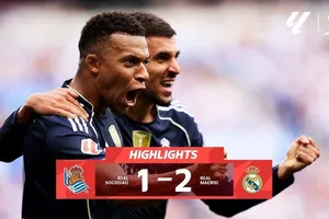 Real Sociedad vs Real Madrid 1-2: Mbappe sớm khai bàn, Guler nhân đôi tỷ số cũng nhờ Mbappe, Huijsen bị thẻ đỏ, Oyarzabal lập công, HLV Alonso tạm dẫn đầu La Liga