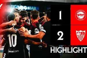 Alaves vs Sevilla 1-2: Ruben Vargas đột phá, ghi siêu phẩm khai bàn, Carlos Vicente gỡ hòa trên chấm penalty, Alexis Sanchez chốt hạ chiến thắng
