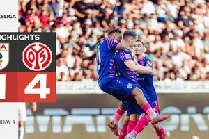 Augsburg vs Mainz 05 1-4: Sano Kaishu, Dominik Kohr, Paul Nebel, Armindo Sieb lần lượt ghi bàn tỏa sáng, Dominik Kohr bị thẻ đỏ, Samuel Essende lập công