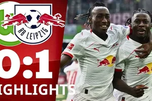 Wolfsburg vs RB Leipzig 0-1: VAR ngăn Leipzig có bàn thắng, Johan Bakayoko lập tức lập công, Christoph Baumgartner sút hỏng penalty
